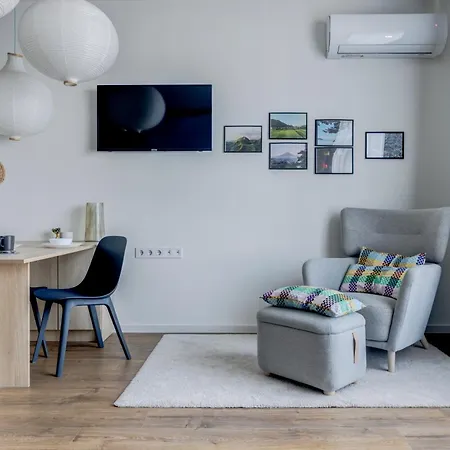 New - 300m Subway - 10 Mins Centre Apartamento