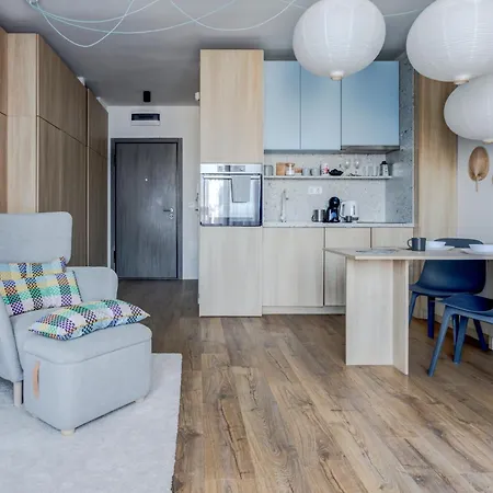 New - 300m Subway - 10 Mins Centre Apartment *