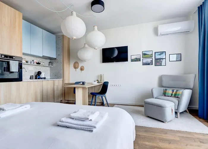 New - 300m Subway - 10 Mins Centre 索菲亞